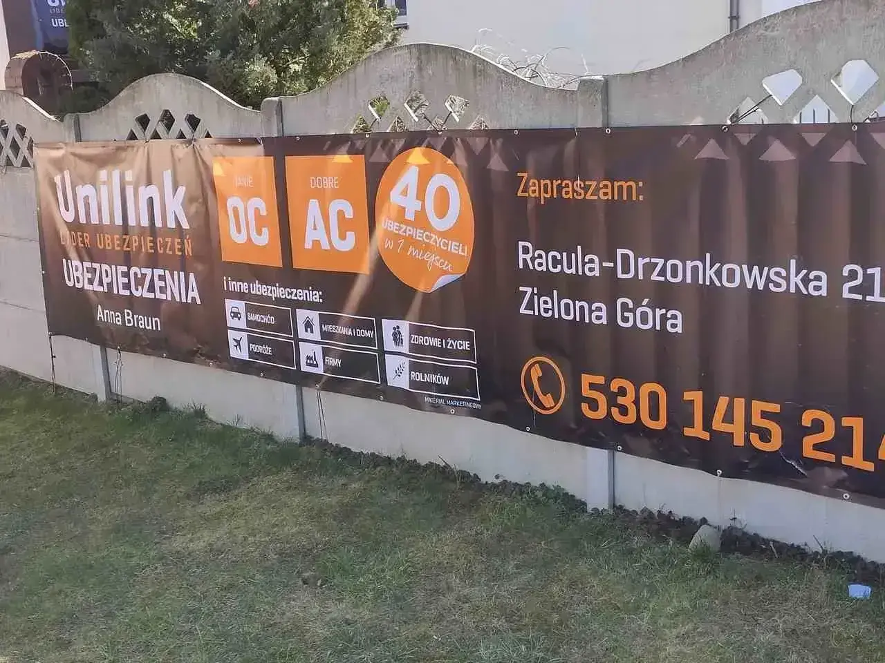 Baner reklamowy Unilink z informacją o ubezpieczeniach w Zielonej Górze.